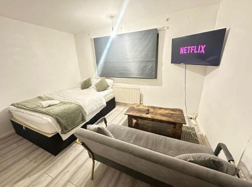 Spacious Double Room By Town Centre Hotel in Stevenage