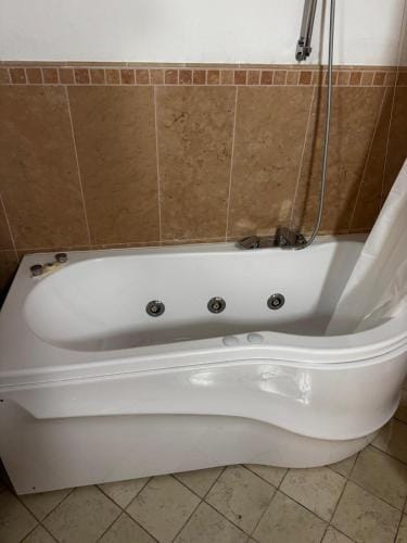 A 5 min da Bassano Camera con Bagno Privato e Area Fitness Hotel in Bassano del Grappa