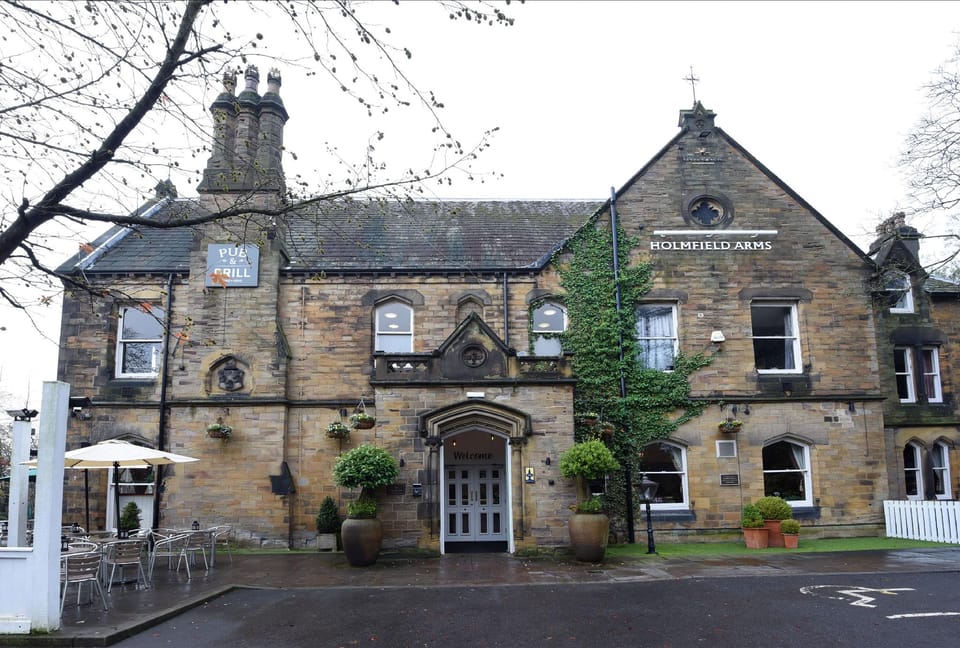 Holmfield Arms by Greene King Inns Hotel in Wakefield
