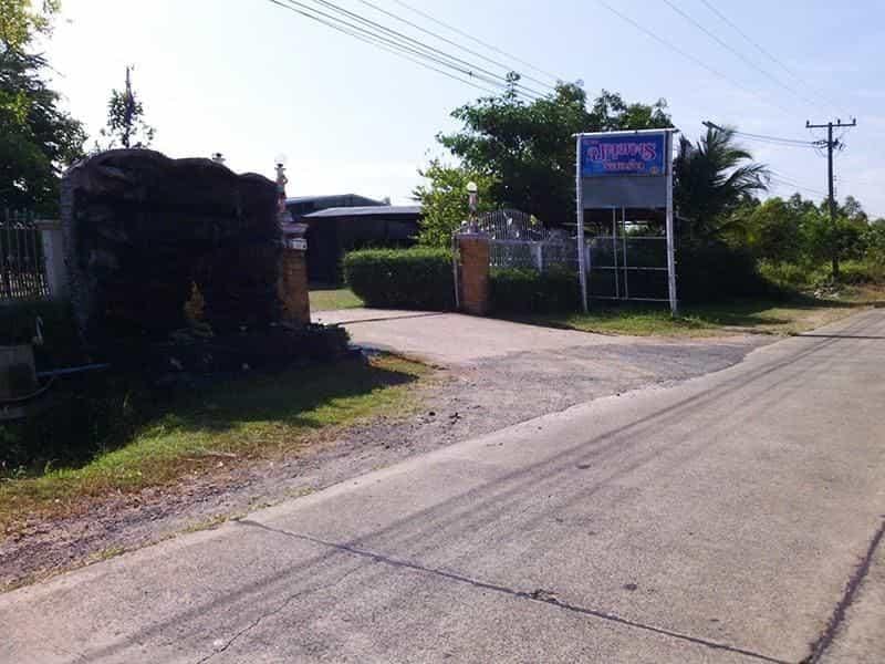Pathumphon Resort Hotel in Laos