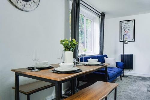 Spacious 2-BR Near City Centre, Sleeps 6 Hotel in Manchester