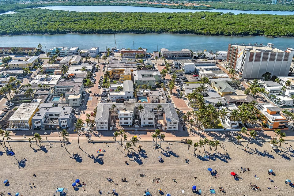 Casa Pellegrino Hotel in Hollywood Beach