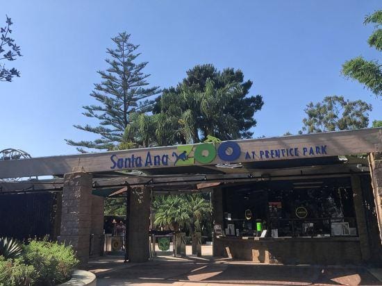 Bright Home 10 Min to Disneyland Pool & GYM Hotel in Tustin