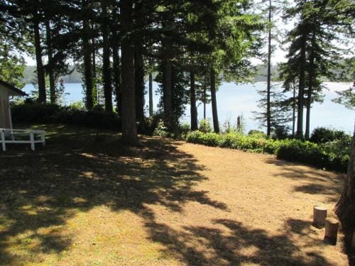Woahink Lake Suites Resort in Dunes City