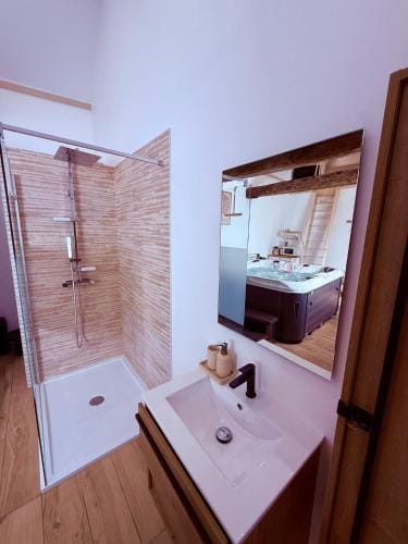 La Mezzanine - Chambre avec Spa Hotel in Hauts-de-France