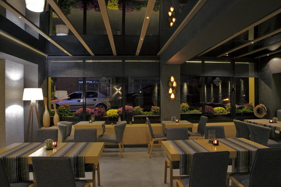 Shared lounge/TV area