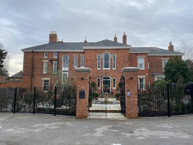 The Dower House Apartments Hotel in Lincoln