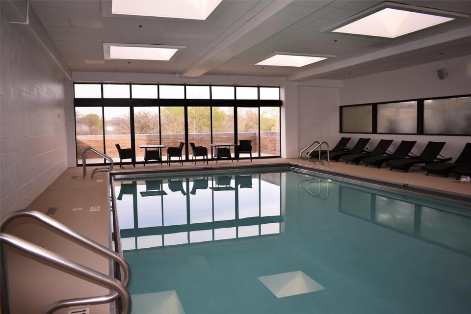 DoubleTree by Hilton Hotel Chicago - Oak Brook Hotel in Oak Brook