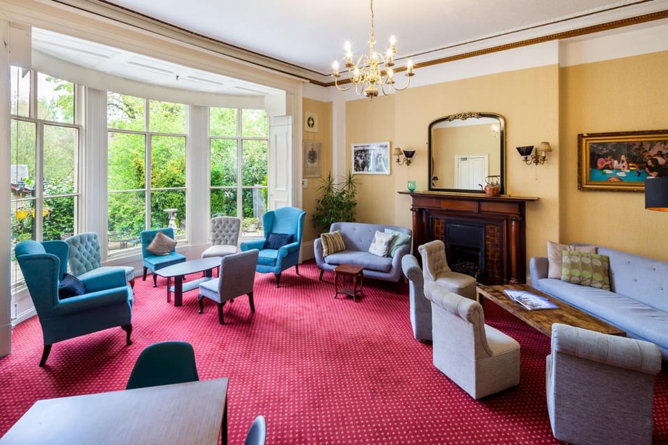 Shared lounge/TV area