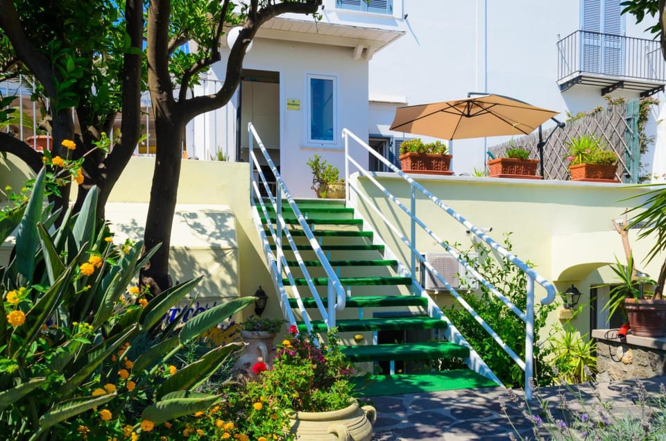 Albergo Villa Giusto . . . la dimora ideale lontana dallo stress-NEW Hotel in Barano d'Ischia