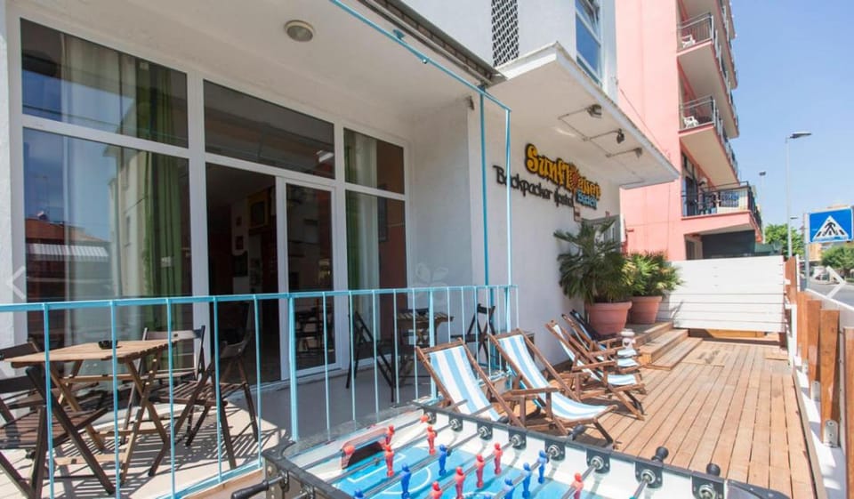 Sunflower Beach Backpacker Hostels & Bar-NEW Hostel in Rimini
