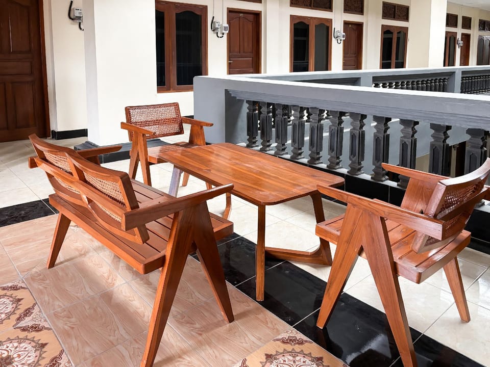 Urbanview Noja Guest House near Living World Denpasar Hotel in Sukawati