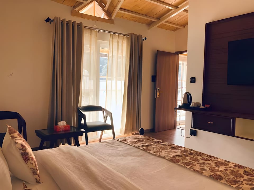 Naina Lodge Hotel in Uttarakhand