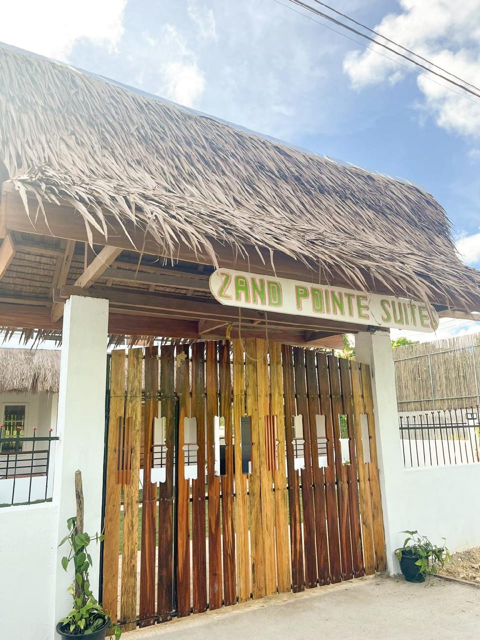 Zand Pointe Suites Apartment hotel in General Luna