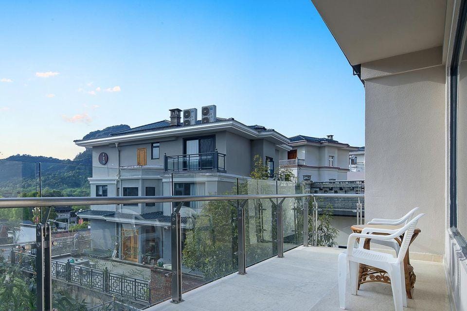 Floral Hotel· Shanshui Yunyao Hotel (Impression Dahongpao Theater Shop) Hotel in Zhejiang