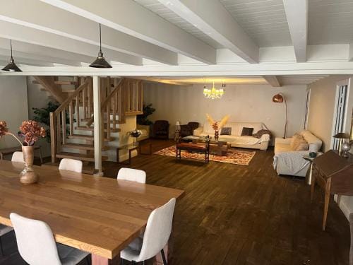 Magnifique villa avec piscine pour2 a 13 personnes Hotel in Bourgogne-Franche-Comté