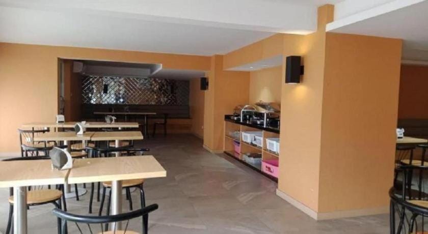 ST. MORITZ BUSINESS HOTEL Hotel in Phnom Penh Province