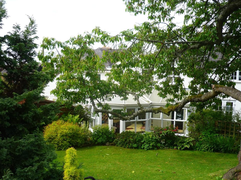 White Cottage Bed and Breakfast Hotel in England