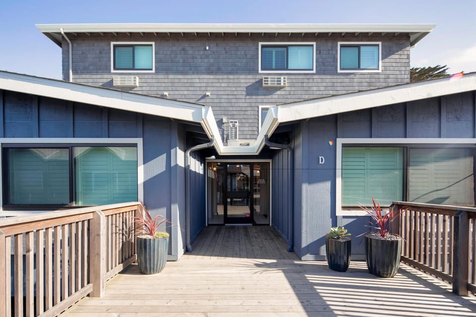 Inn At Moss Landing Point Hotel in Sierra Nevada