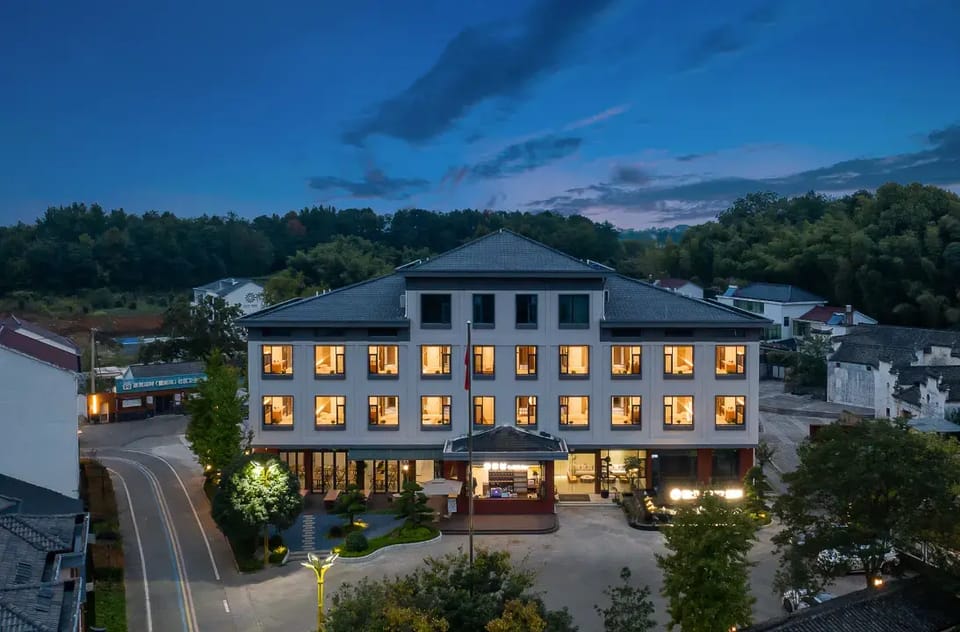 Floral Hotel·  Hot Spring Lake Resort Hotel Hotel in Hangzhou