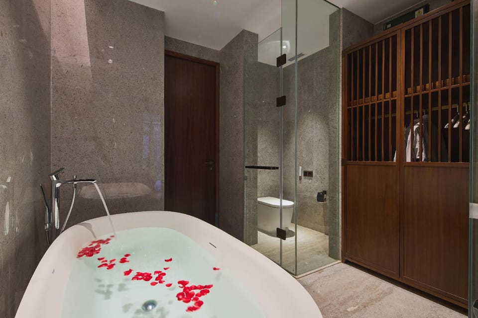 Floral Lux Guazhou Ancient Ferry Hotel (Yangzhou Zhang Ruoxu Memorial Hall) Hotel in Jiangsu