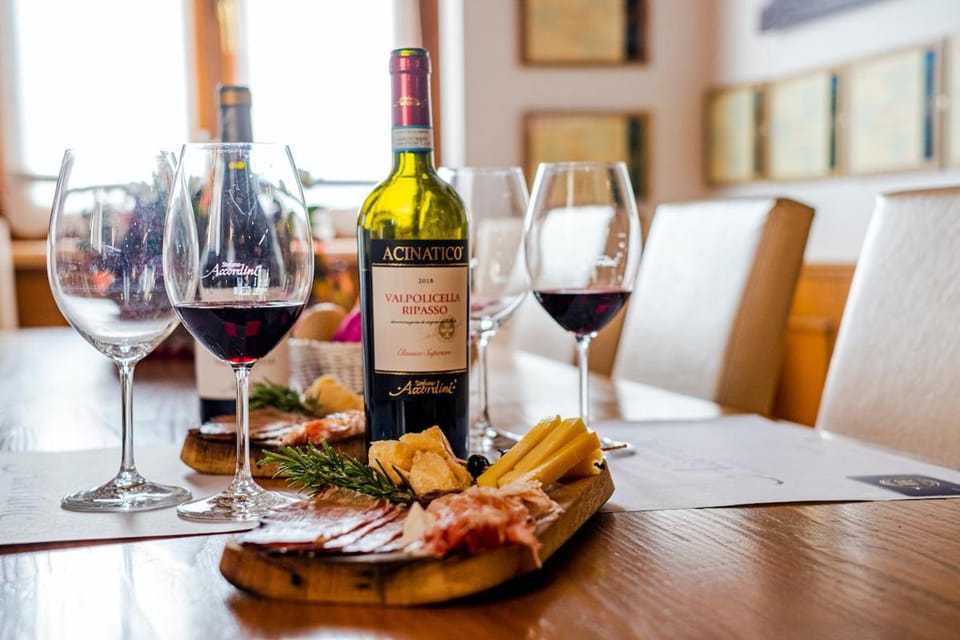 AGRITURISMO ACINATICO WINE RELAIS Resort in Lake Garda