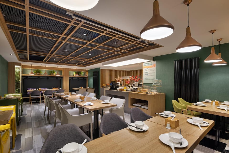 Qiuguo Hotel, Beijing West Railway Station Liuliqiao East Subway Station Hotel in Beijing