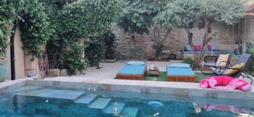 Porte Saint-Louis - Pelerins Hotel in Provence-Alpes-Côte d'Azur