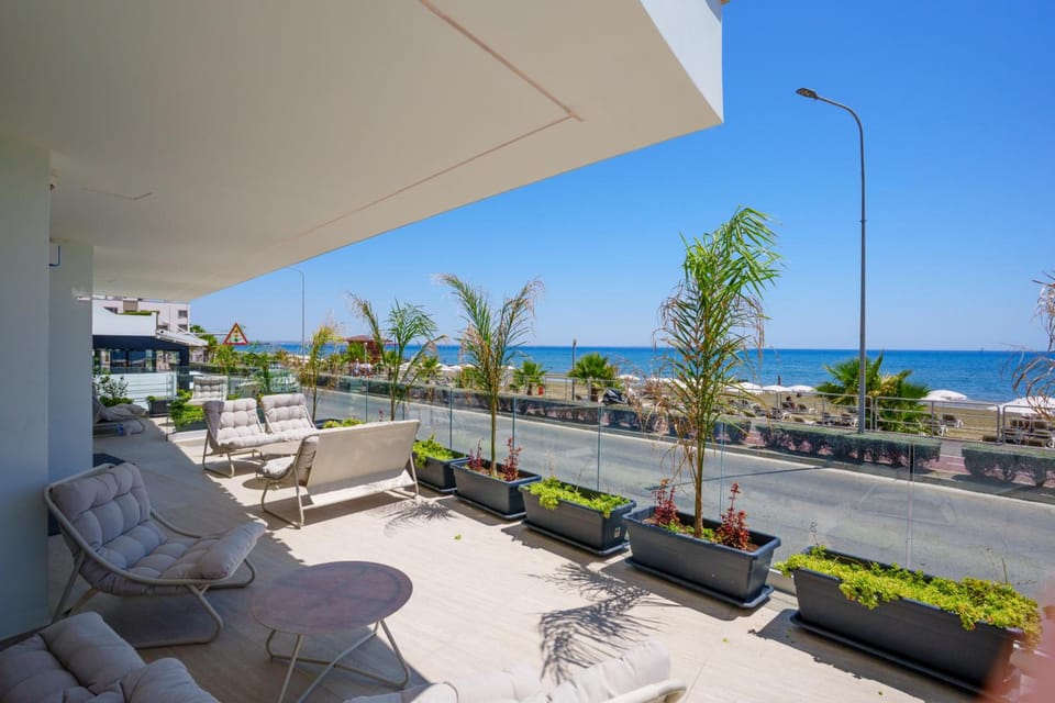 Dinglis Beach Hotel Suites Apartment hotel in Larnaca