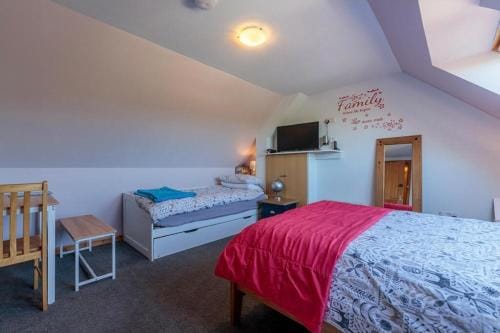Burnside Cottage & Caravan Woodend Hotel in Scotland