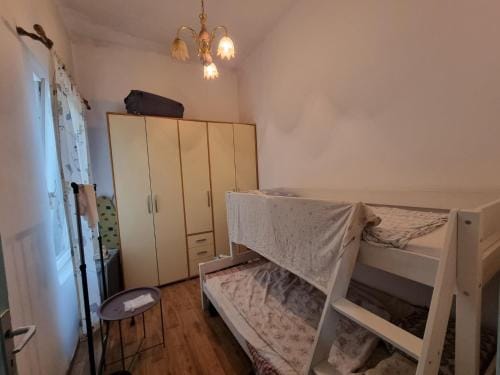 Spavaca soba s zajednickim kupatilom Ja spavam u prolaznoj dnevnoj sobi Hotel in Belgrade
