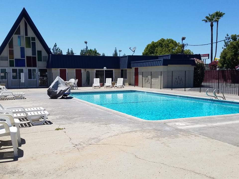 Economy Inn Fresno Yosemite '''NEWLY REMODELED''' Motel in Fresno