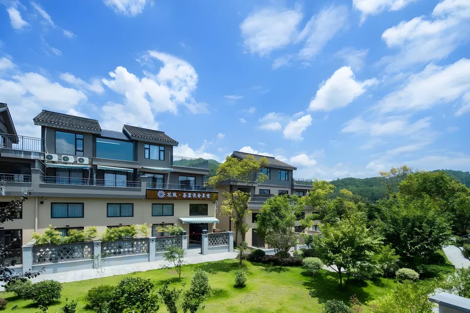 Floral Hotel· Wuyi Mountain Chayan Yueshe Hotel(Dachake Tourist Resort Ecological Zone) Hotel in Zhejiang