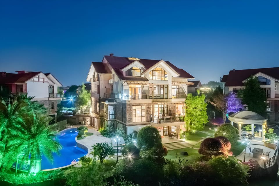 Floral Lux Hotel· Guiyuanxianju Hotel Hotel in Zhejiang