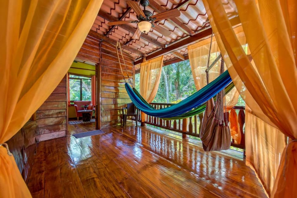 Caribe Town Bungalows Lodge in Panama