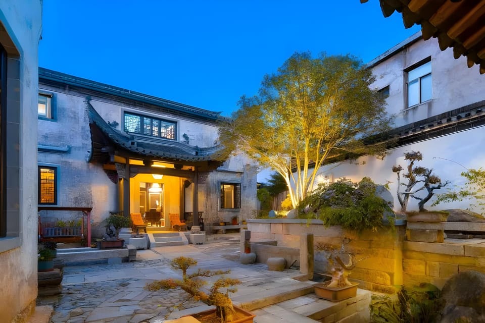 Floral Lux Hotel·Mount Huangshan Shuxiang Gongyuanli Hotel(Chengkan Store) Hotel in Zhejiang
