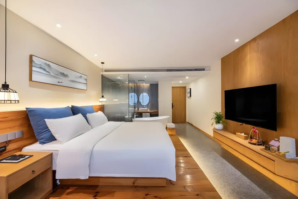 Floral Lux Hotel · Yuelan Mountain Hotel (Huangshan Scenic Area Transfer Center Branch) Hotel in Zhejiang