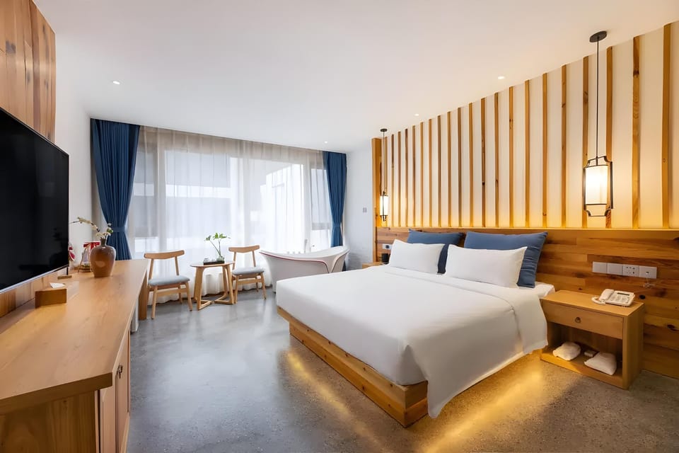 Floral Lux Hotel · Yuelan Mountain Hotel (Huangshan Scenic Area Transfer Center Branch) Hotel in Zhejiang
