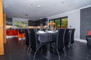 Le Morne – Luxury Coastal Escape with Hot Tub & Sea Views Hotel in Wales