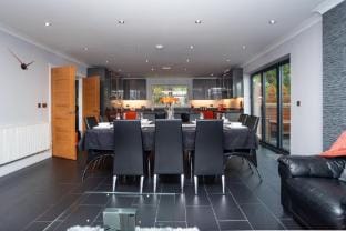 Le Morne – Luxury Coastal Escape with Hot Tub & Sea Views Hotel in Wales
