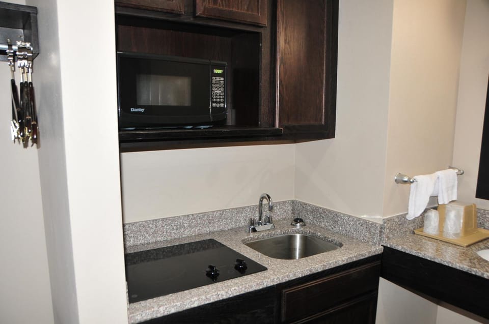 Paradise Inn & Suites Motel in Baton Rouge