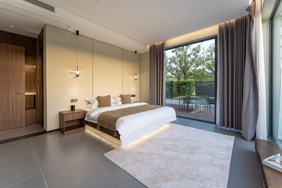 Floral Hotel·Yishan Riverside hotle (Maoshan Oriental Salt Lake City Branch) Hotel in Suzhou