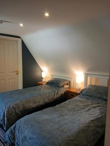 The Grove Arms Inn in North Dorset District