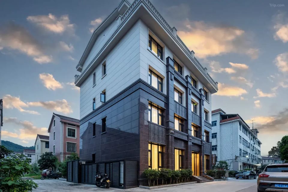 Floral Hotel · Hengdian Qingyan Hotel (Huaxia Cultural Park Store) Hotel in Zhejiang