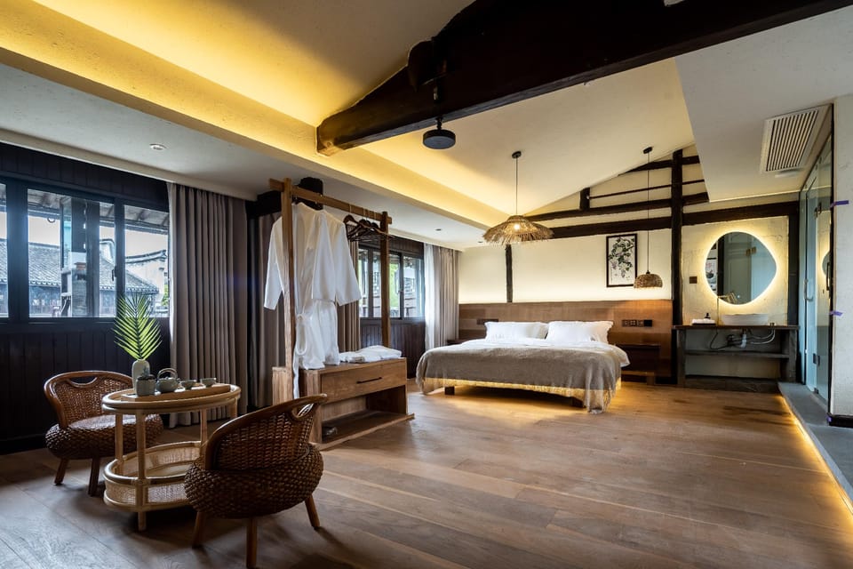 Floral Hotel·Xunshanli Hotel (Nanxun Baijianlou Store) Hotel in Suzhou