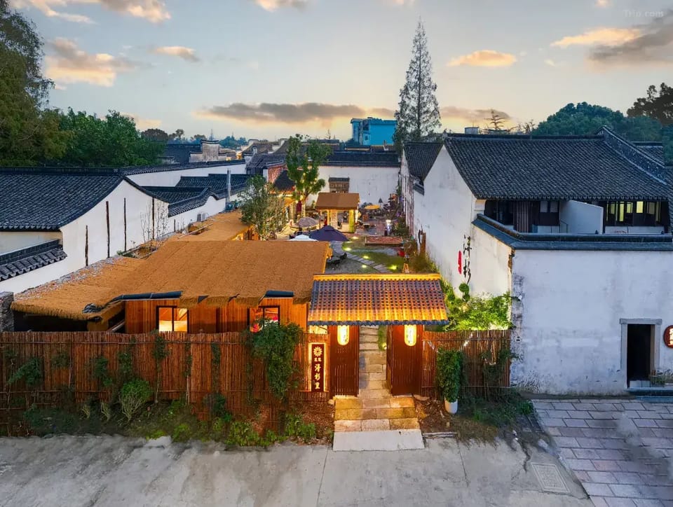 Floral Hotel·Xunshanli Hotel (Nanxun Baijianlou Store) Hotel in Suzhou