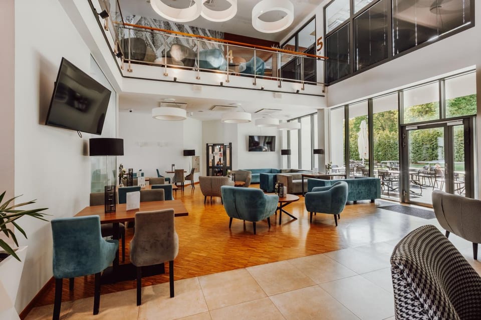 Shared lounge/TV area