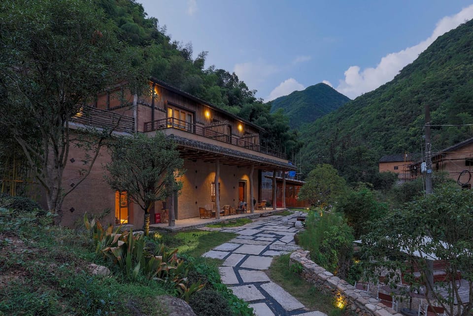Tonglu Jinglu Lanzha Homestay Hotel in Hangzhou