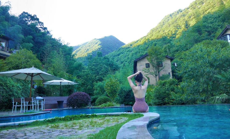 Tonglu Jinglu Lanzha Homestay Hotel in Hangzhou