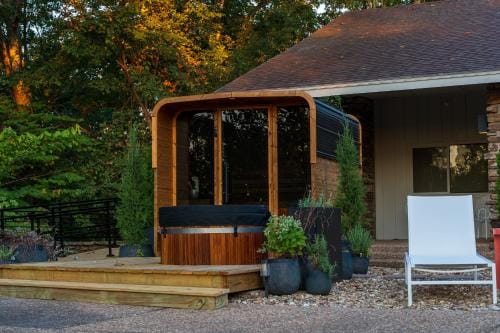 Campfire Ranch Little Sugar Lodge in Bella Vista